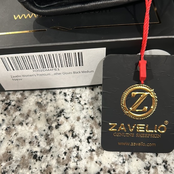 Brand new Zavelio women’s Medium black leather touchscreen gloves with sheepskin - Picture 6 of 6